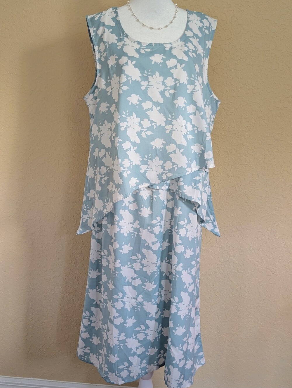 Floral Layered Sleeveless Midi Dress - Picture 4 of 6